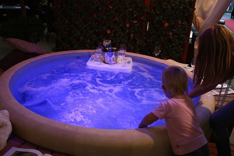 difference between spa hot tub and jacuzzi